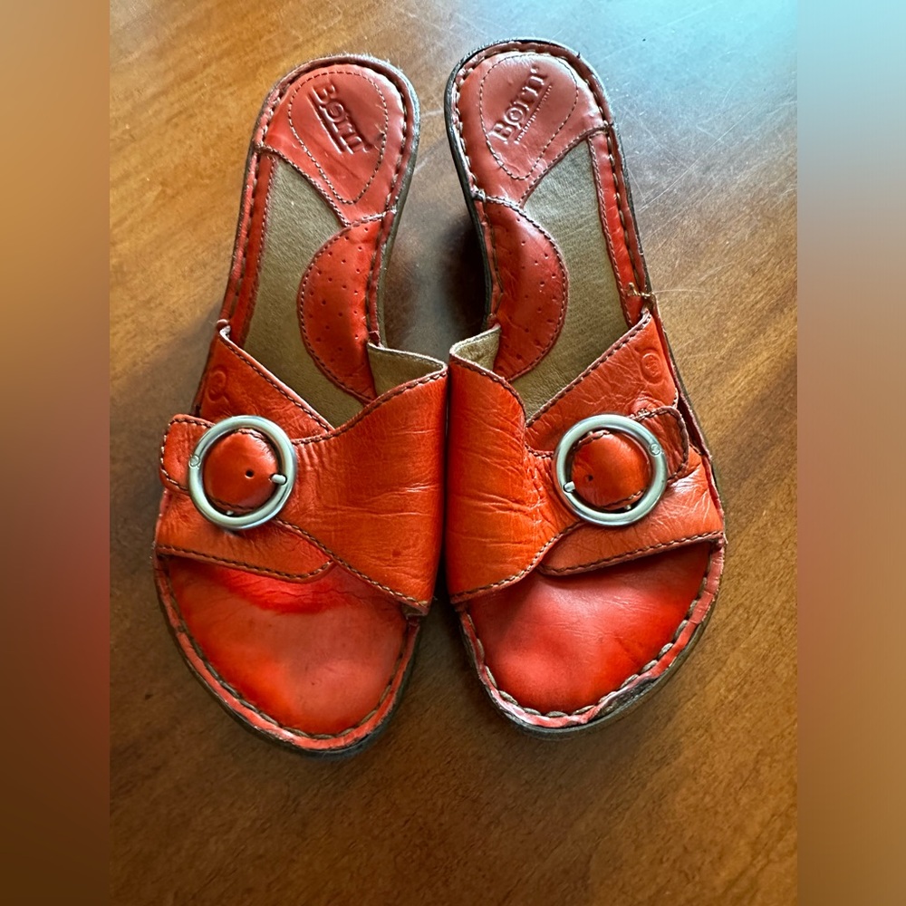 Born Sandals. Size 39 (8.5), Coral-Orange Leather